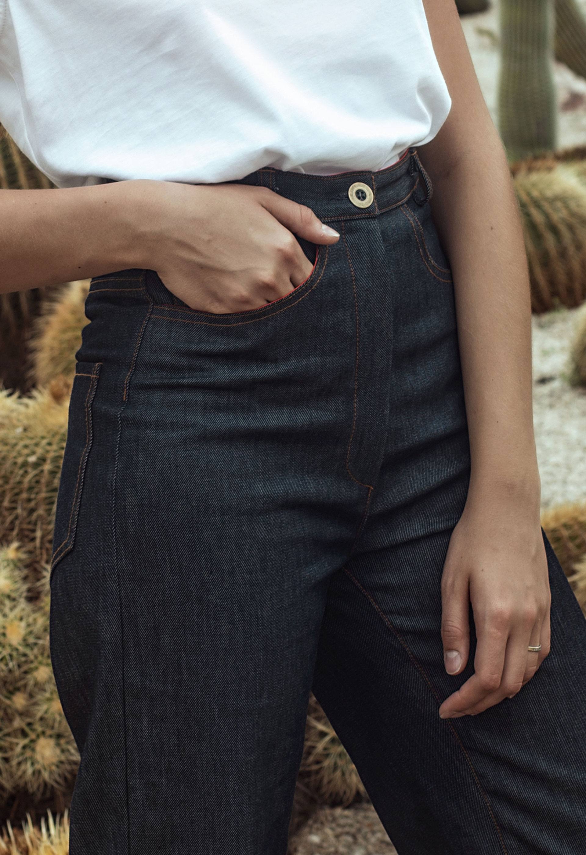 Detalle tiro alto del pantaln denim IO DREAMS