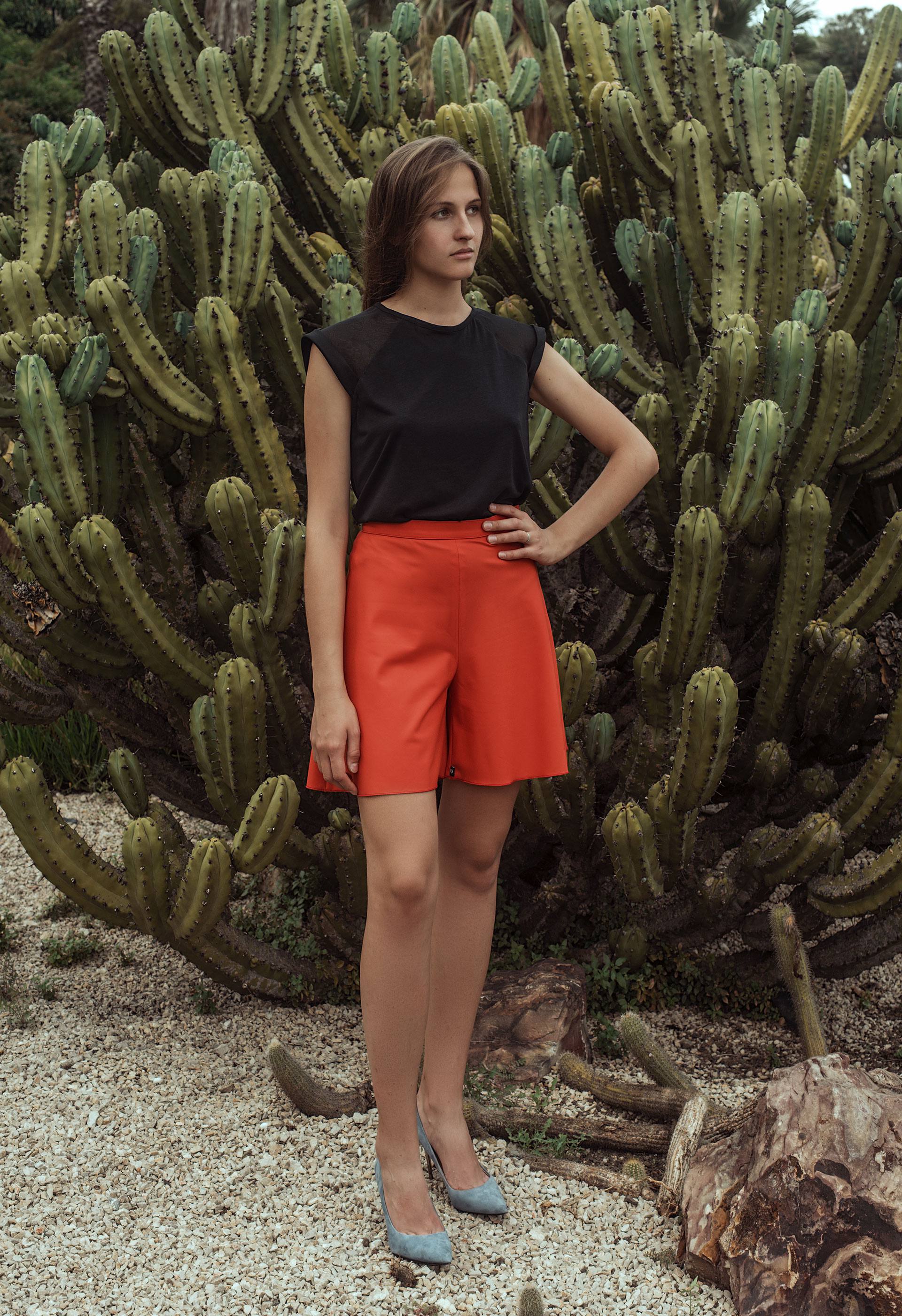 PRÊT À PORTER-BÁSICOS - TOPS, CAMISAS, BLUSAS - Top negro con detalle de organza IO DREAMS