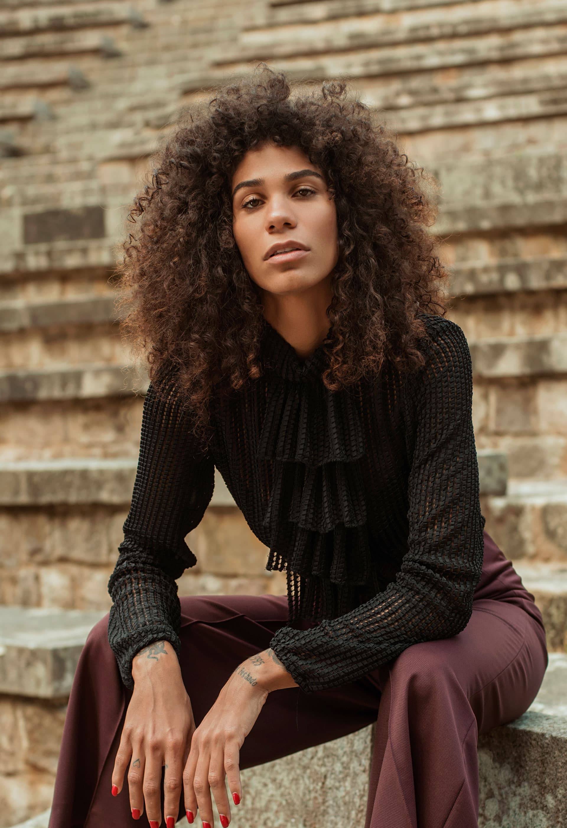 PRÊT À PORTER-FALL WINTER 19/20 - TOPS, BLUSAS - Blusa negra con chorreras