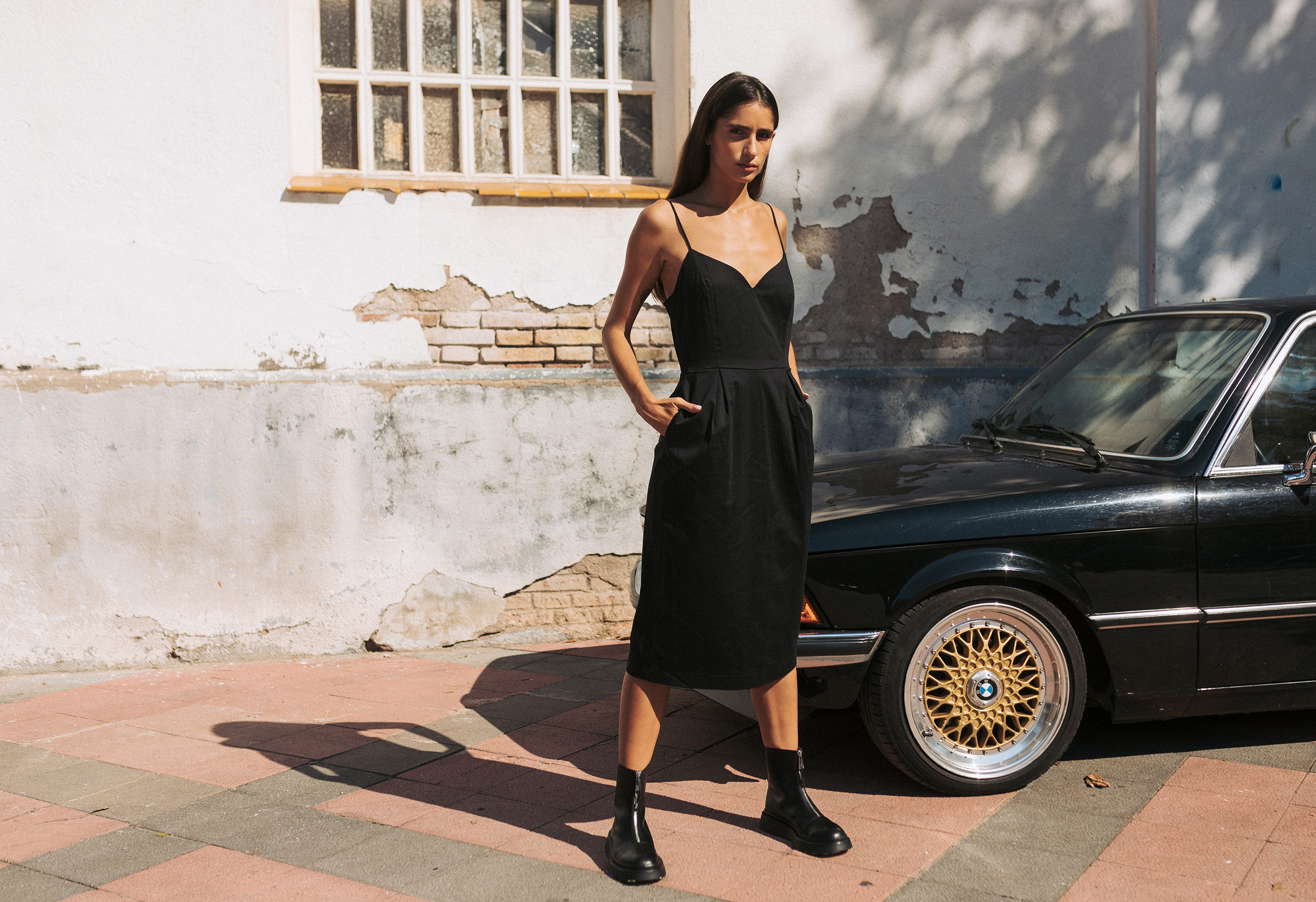 Vestido midi negro con escote corazn de cupro tejido 100% eco | moda sostenible IO DREAMS