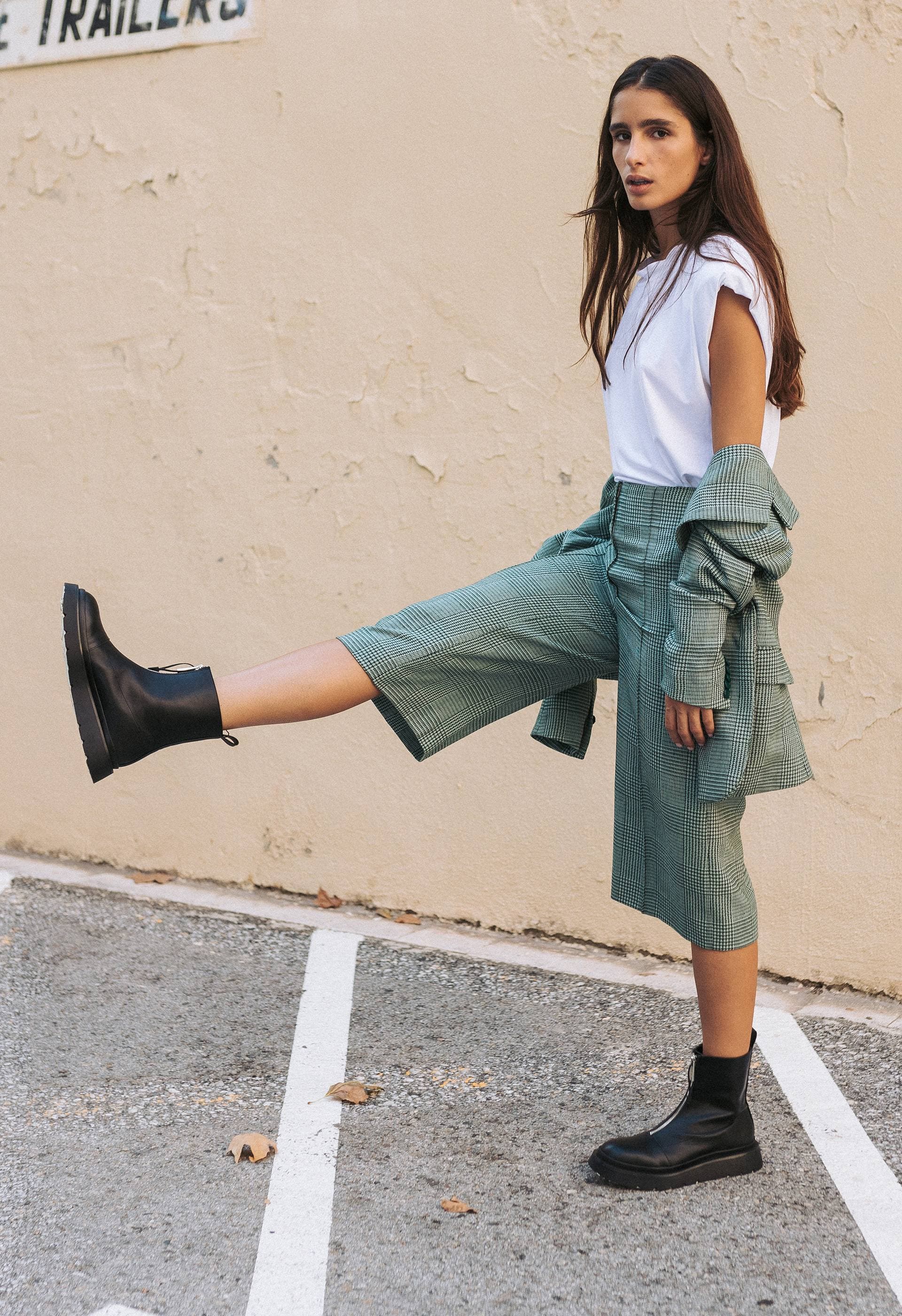PRÊT À PORTER-BÁSICOS - PANTALONES - Bermuda larga y recta en cuadros vichy | IO DREAMS moda sostenible PRÊT À PORTER-BÁSICOS - PANTALONES - Bermuda larga y recta en cuadros vichy | IO DREAMS moda sostenible