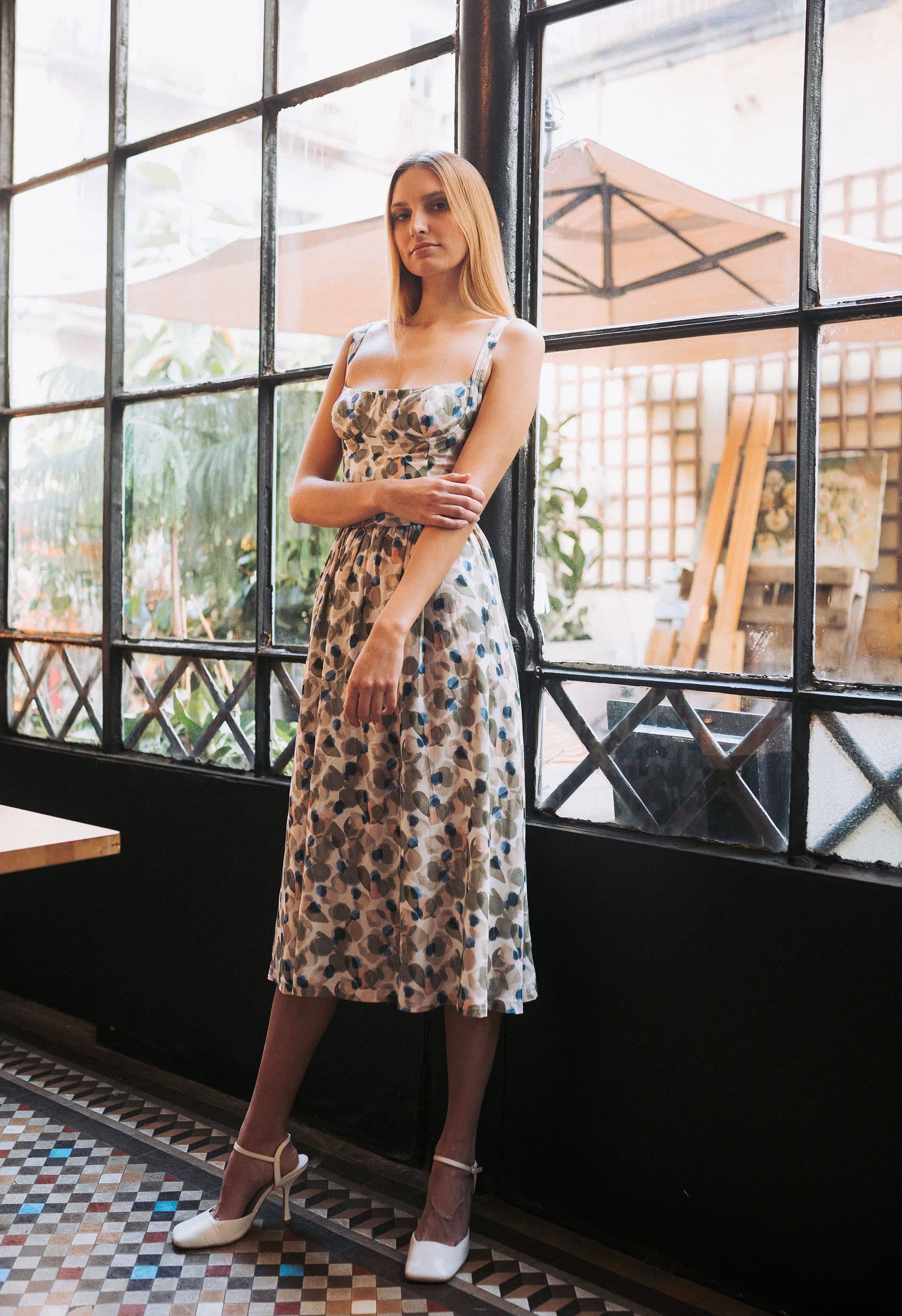 PRÊT À PORTER-SPRING SUMMER 22 - VESTIDOS - Vestido de viscosa natural | IO DREAMS moda sostenible y ética PRÊT À PORTER-SPRING SUMMER 22 - VESTIDOS - Vestido de viscosa natural | IO DREAMS moda sostenible y ética