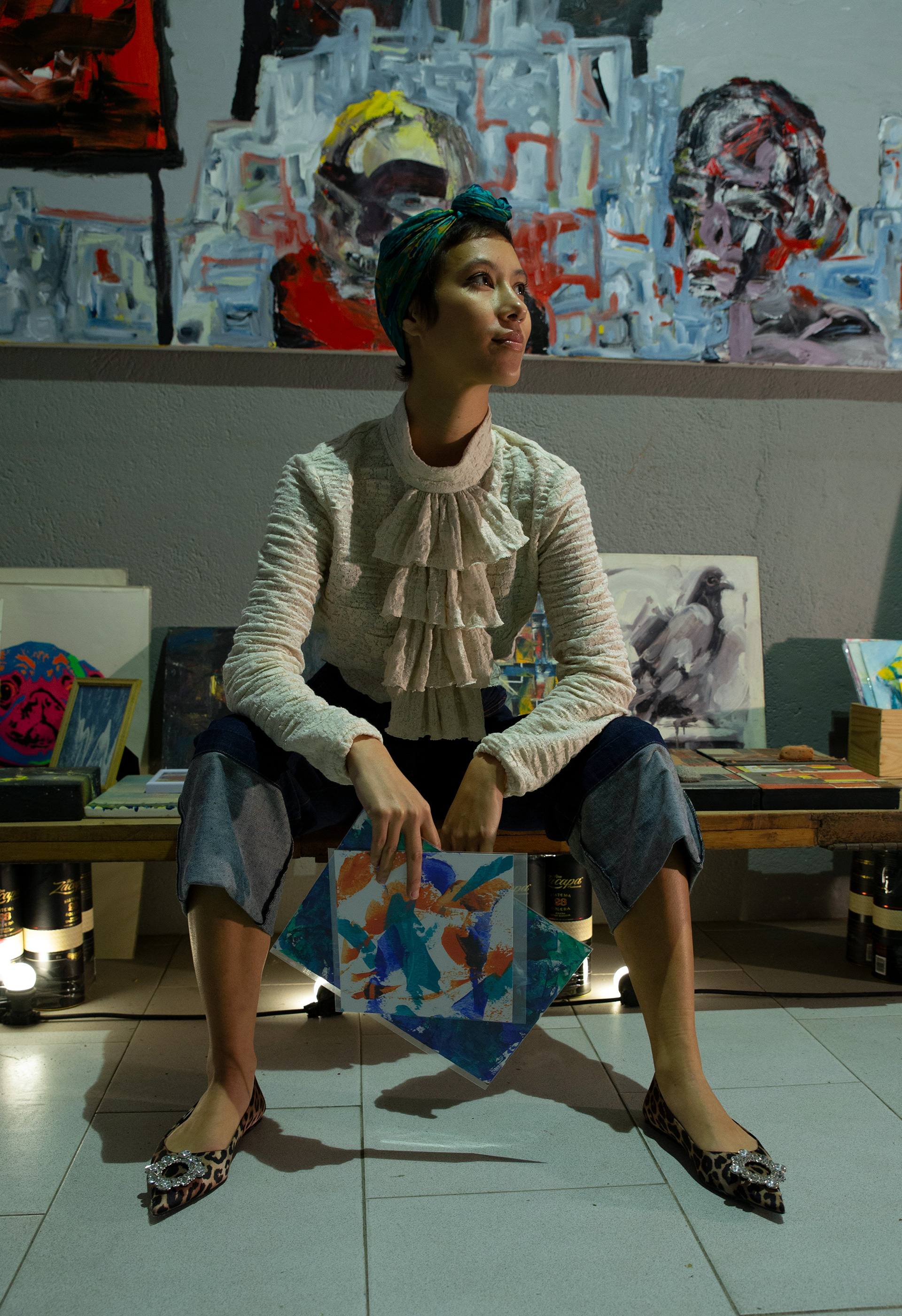 Pura artesana, ropa elaborada a mano, sin stock, blusa blanca moda sostenible y tica IO DREAMS