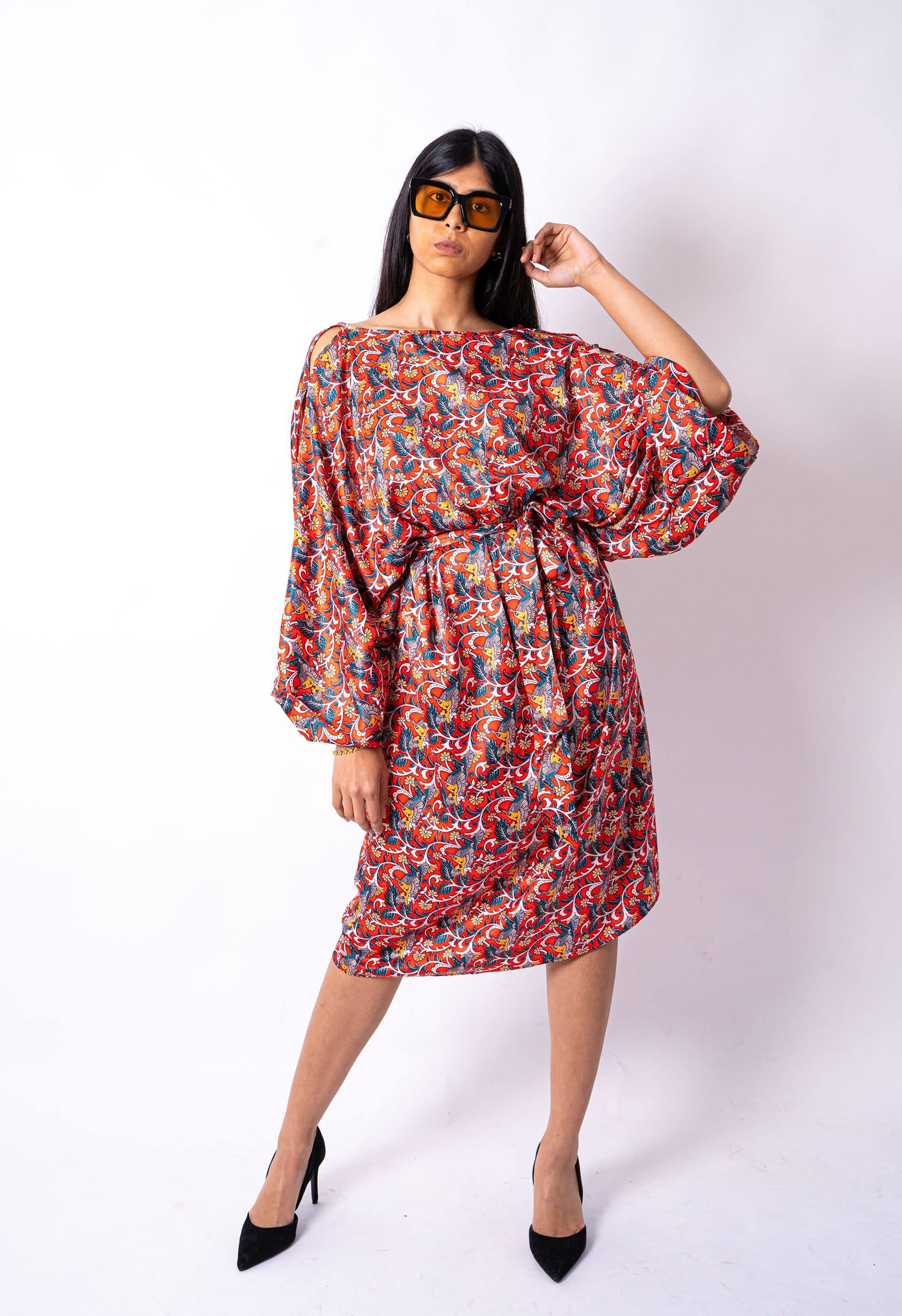PRÊT À PORTER-House of Desai - VESTIDOS - Vestido estilo caftán rojo con estampado indio de House of Desai moda ética y sostenible PRÊT À PORTER-House of Desai - VESTIDOS - Vestido estilo caftán rojo con estampado indio de House of Desai moda ética y sostenible