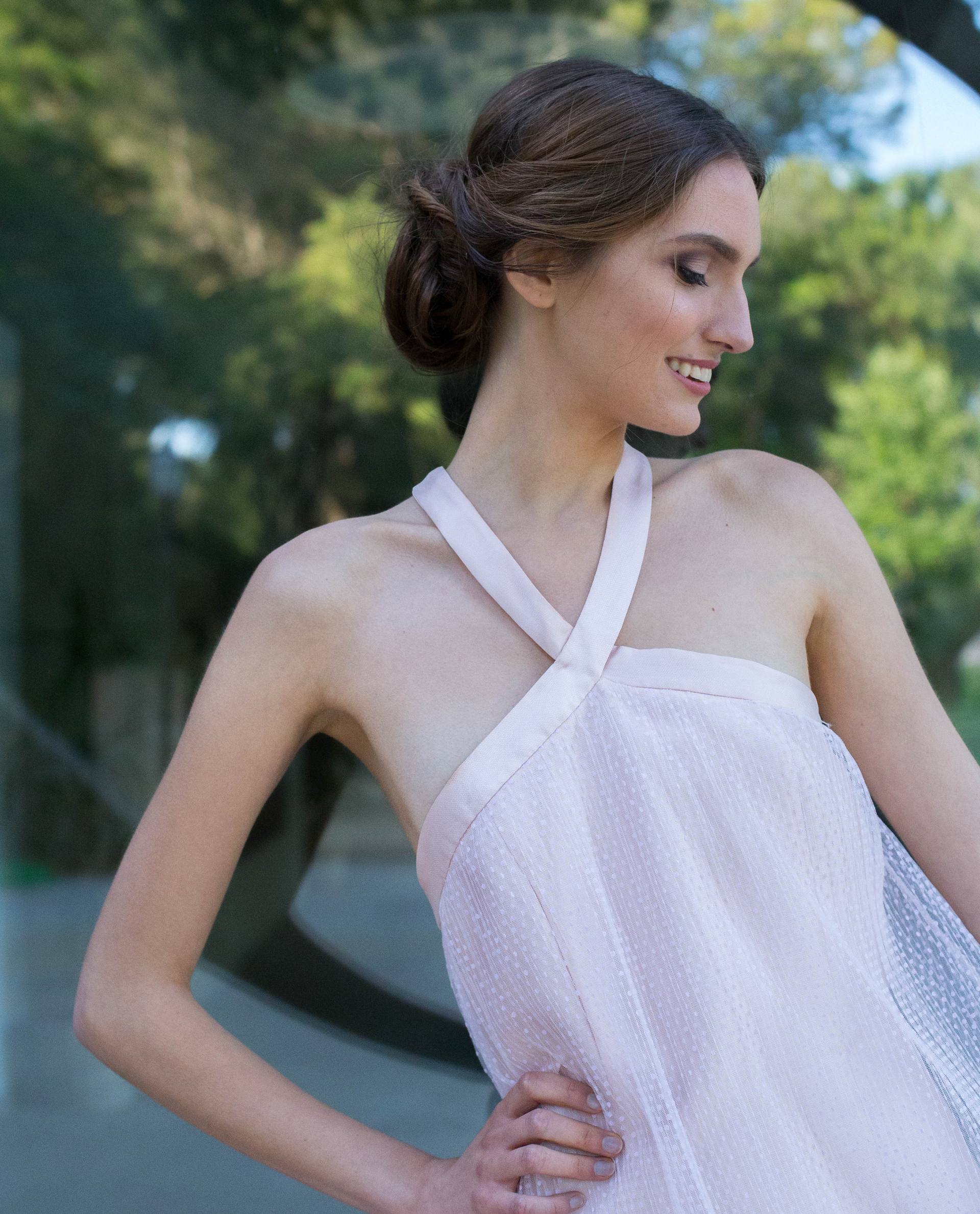 Detalle cuello halter vestido de novia Valentina